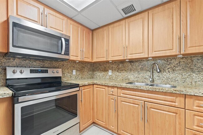Building Photo - 800 SW 131st Ave