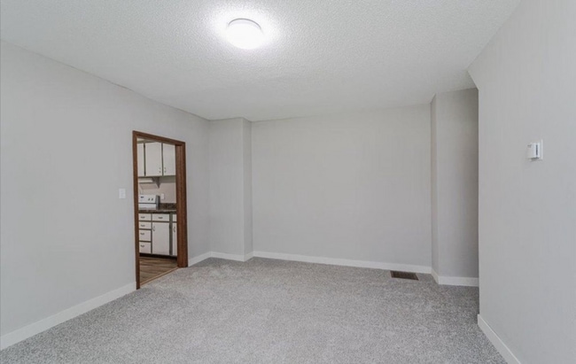 Building Photo - Beautiful 3-Bed 1-Bath Available Now in Ha...