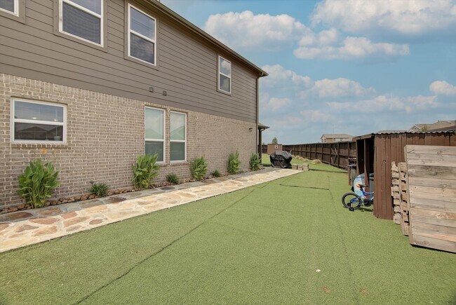 Building Photo - 2319 Gentle Breeze Ln