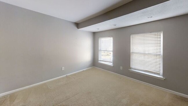 Building Photo - 2 Bedroom with Rear Yard
