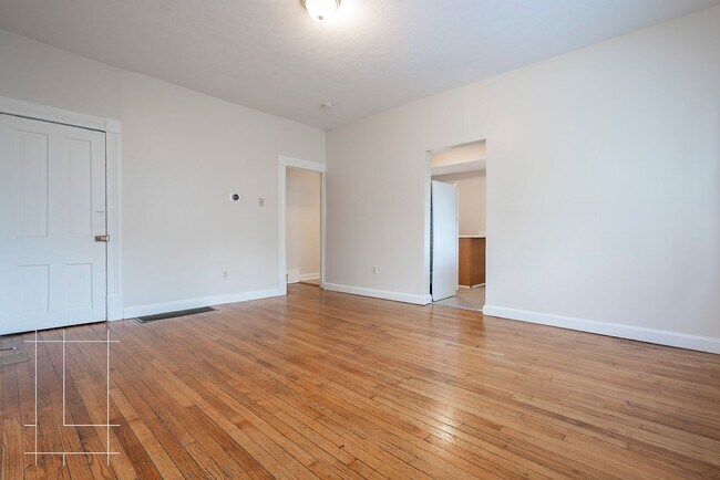 Building Photo - Single Family Home Available Now!
