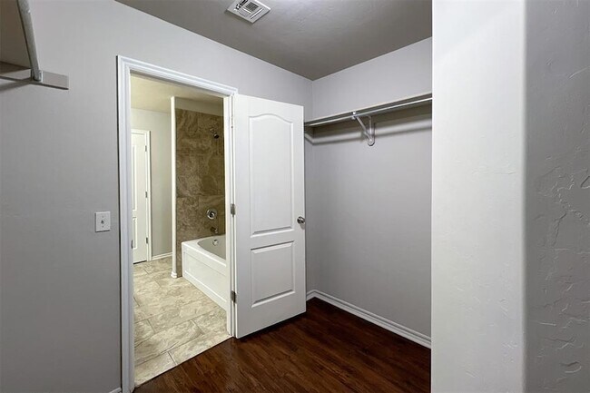 Building Photo - 2901 Cider Mill Ln