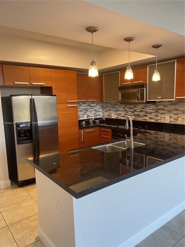 Building Photo - 2030 Douglas Rd