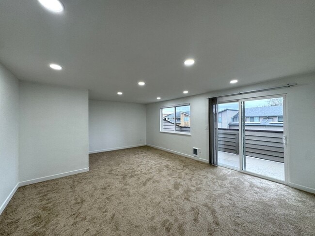 Building Photo - Completely Remodeled Three Bedroom in North Tacoma