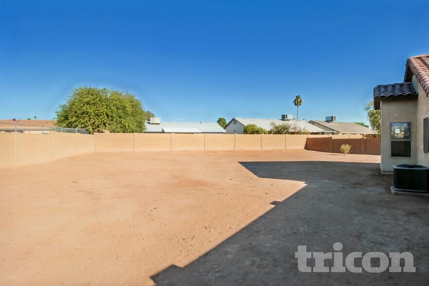 Building Photo - 1602 S 65th Glen