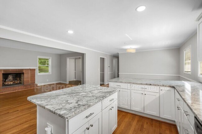 Building Photo - 1335 Pinebluff Rd