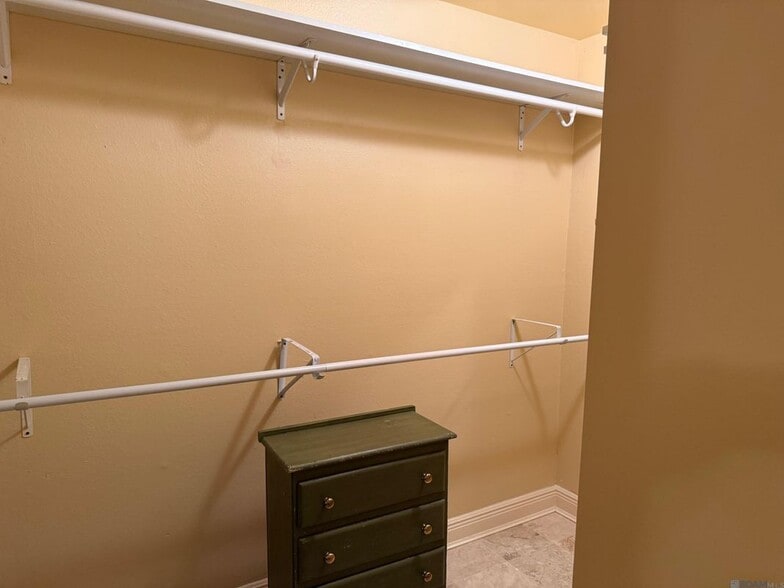 Building Photo - 10127 Runnymede Ave