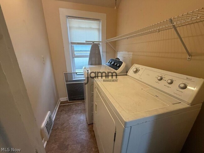 Building Photo - 1726 Starkweather Ave