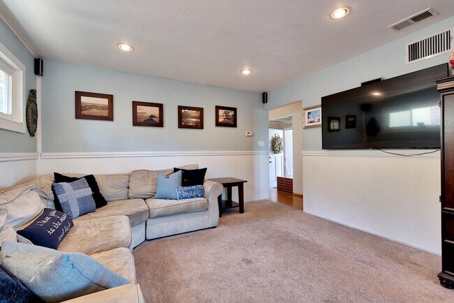 Building Photo - 595 Tanbark Terrace
