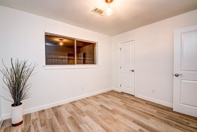 Building Photo - 5730 Birdwood Rd