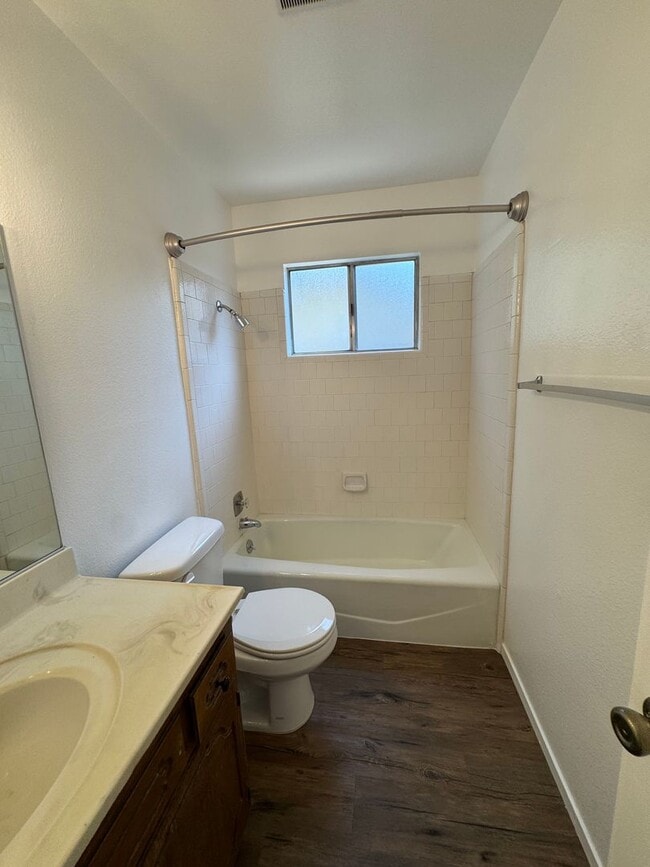 Building Photo - 3951