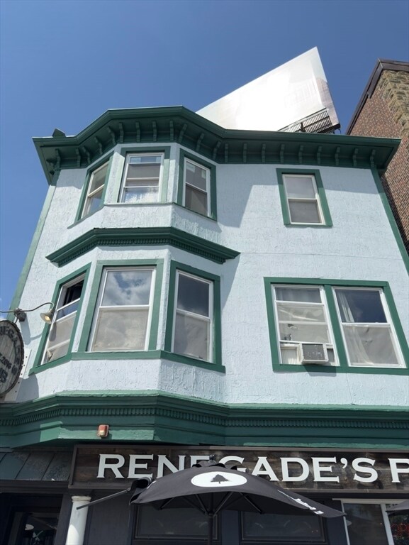 Building Photo - 1004 Bennington St