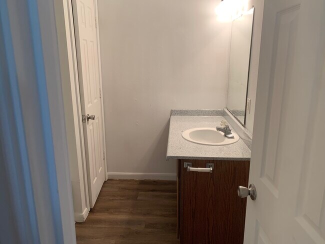 Building Photo - 6631 Ledbetter St