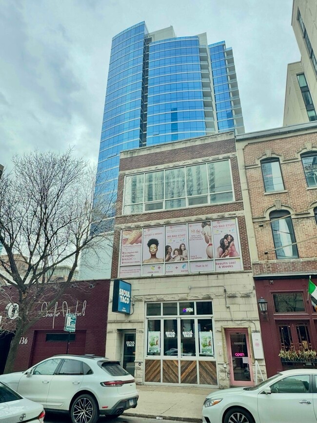 Building Photo - 738 N Clark St