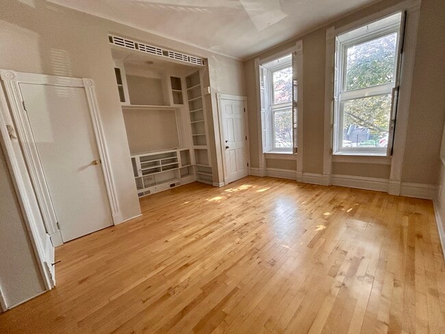 Building Photo - 2024 N Clifton Ave