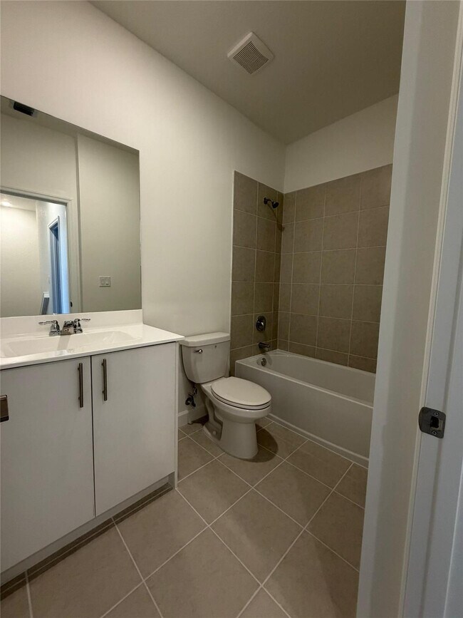 Building Photo - 1136 Ter