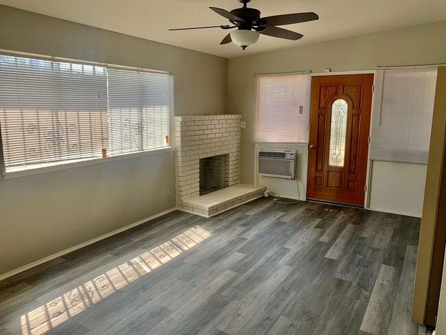 Building Photo - Fully Updated 3/1