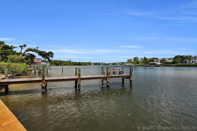 Building Photo - 475 Tequesta Dr