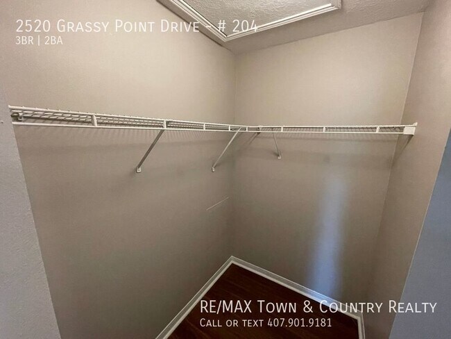 Building Photo - 2520 Grassy Point Dr