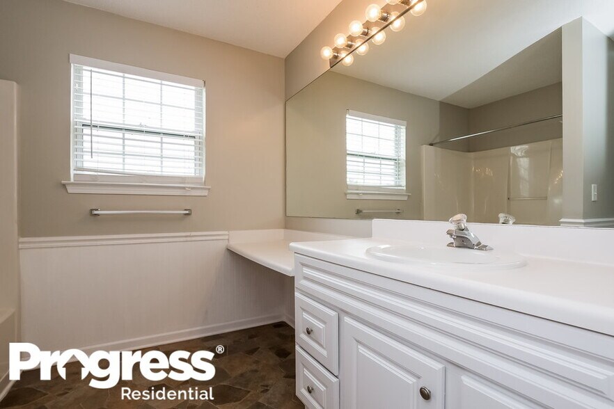 Building Photo - 311 Bainbridge Cir