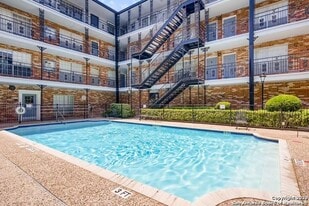 Building Photo - 8401 N New Braunfels Ave