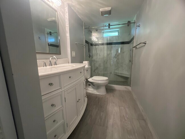 Building Photo - 2615 NE 3rd Ct