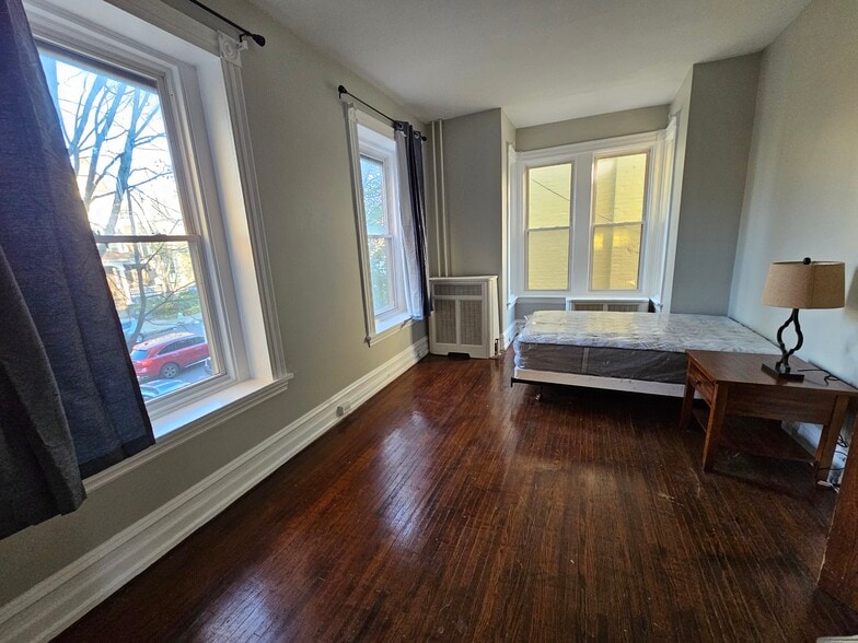 Building Photo - 935 N 5th St