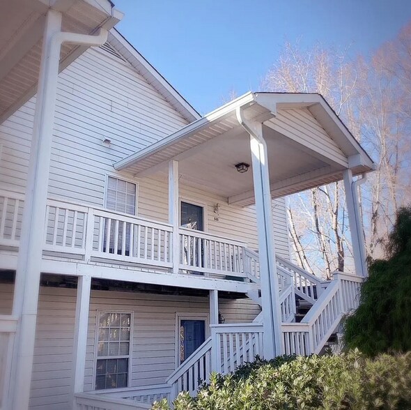 Unit entrance - 648 Balfour Rd
