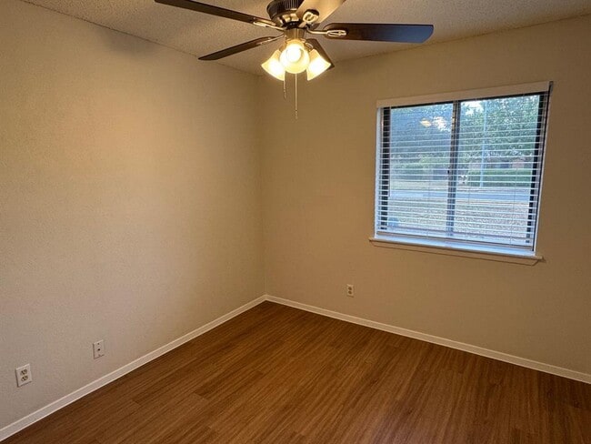 Building Photo - 5112 Meadow Creek Dr