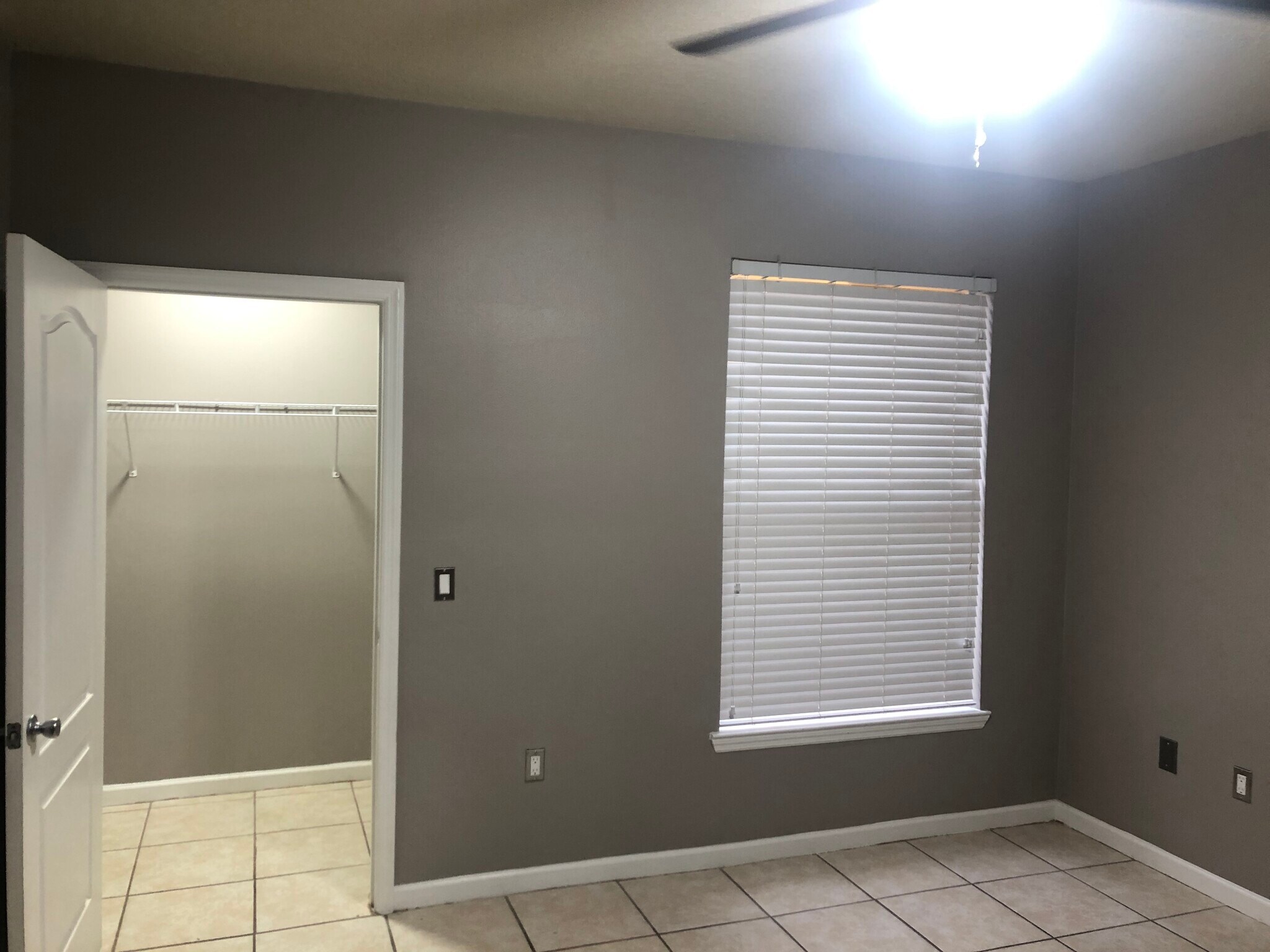 Building Photo - 8848 Villa View Cir