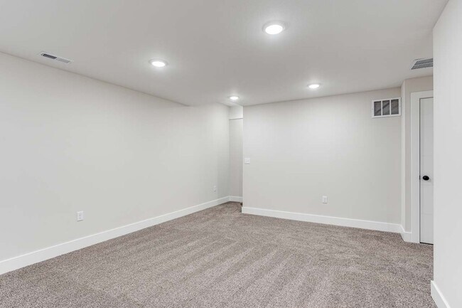 Building Photo - 8541 W 37th St N