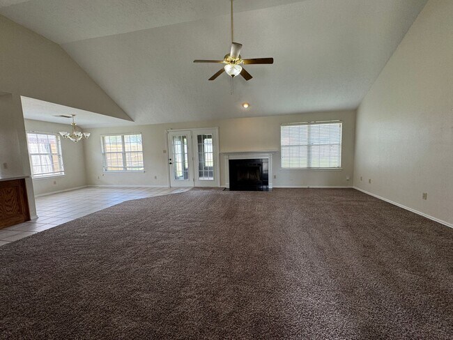 Building Photo - 4010 SE Camelot Dr