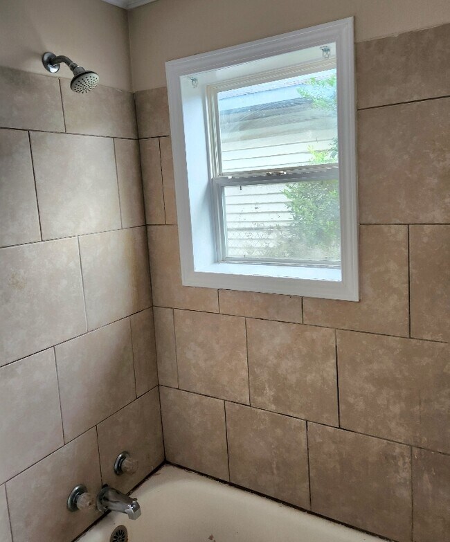 Building Photo - 630 Morrow Ave