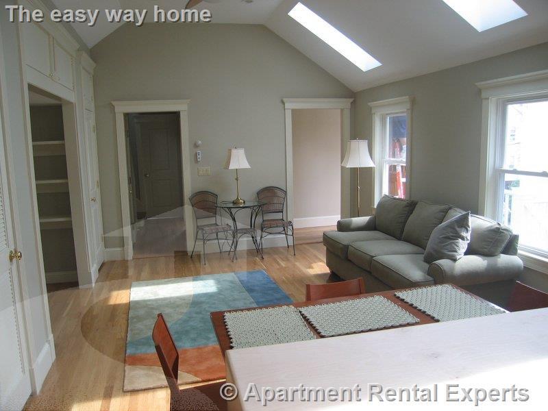 Building Photo - 117 Columbia St