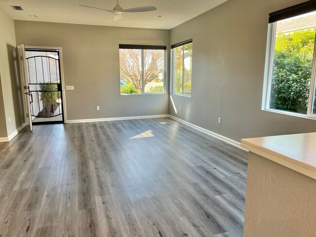 Building Photo - Gorgeous Sun City Lincoln Home