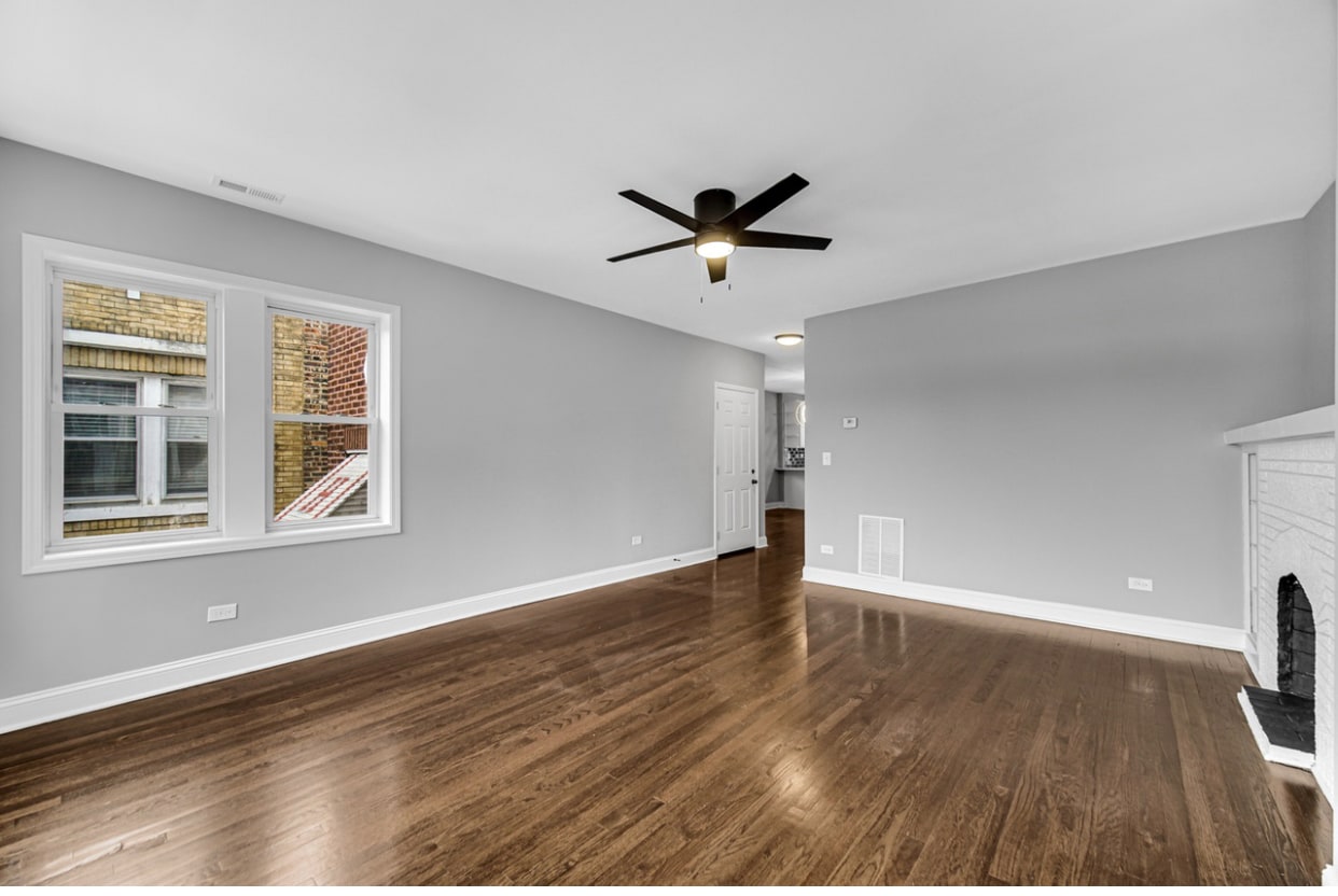 Building Photo - 8332 S May St