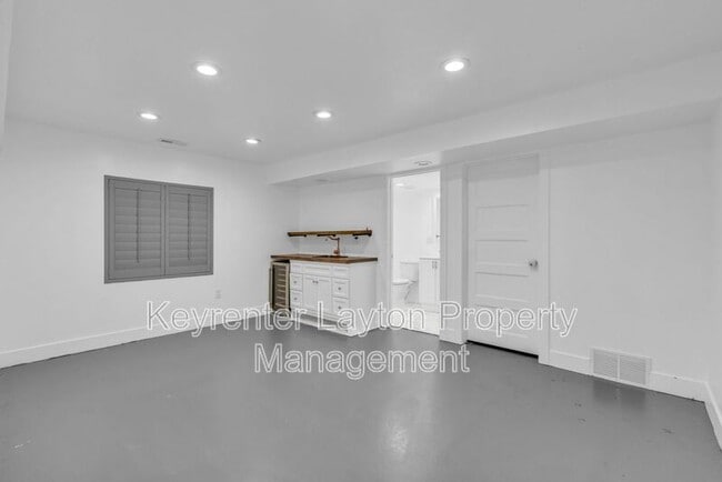 Building Photo - 955 N 800 E