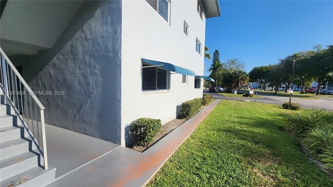 Building Photo - 981 Hillcrest Ct