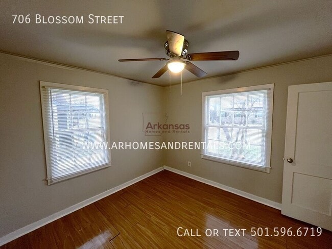 Building Photo - 706 Blossom St