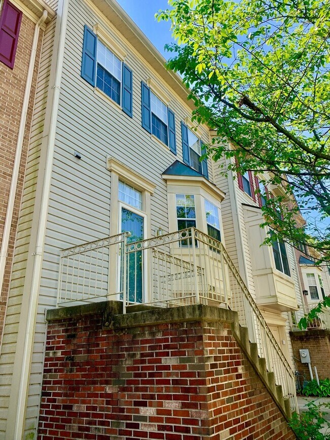 Building Photo - Townhome in Walden! Coming soon!