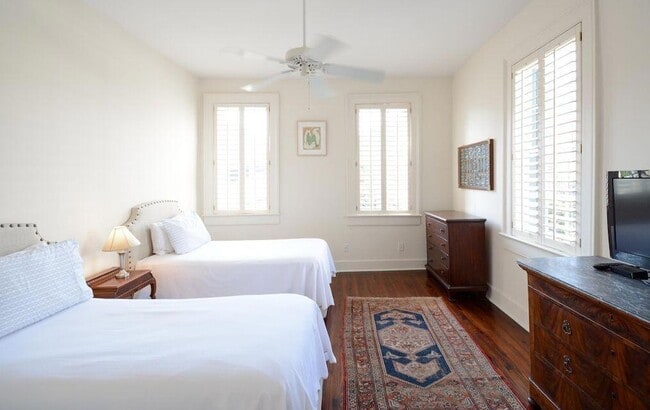 Building Photo - 61 Queen St