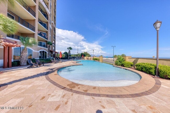 Building Photo - 1200 Beach Dr