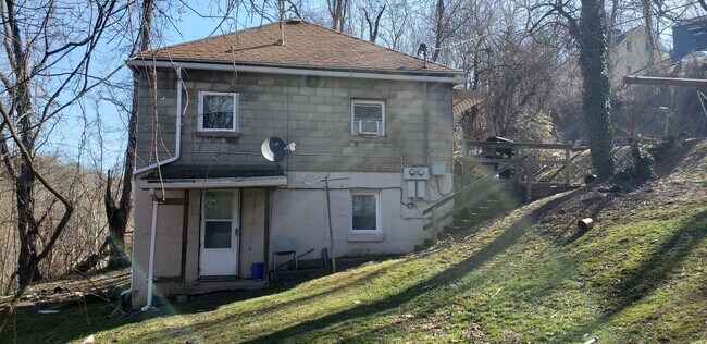 Building Photo - 1033 College Ave
