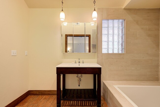 Building Photo - 2429 Cedar Oak Dr