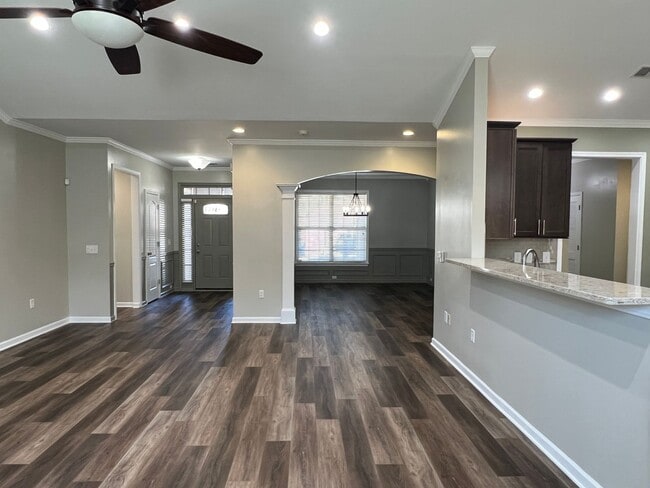 Building Photo - Beautiful Home w/Lots of Extras