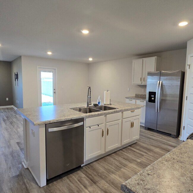 Building Photo - 4384 White Cedar Ct