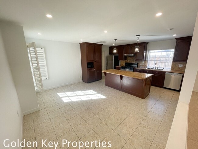 Building Photo - Nicely renovated corner property with a pool!