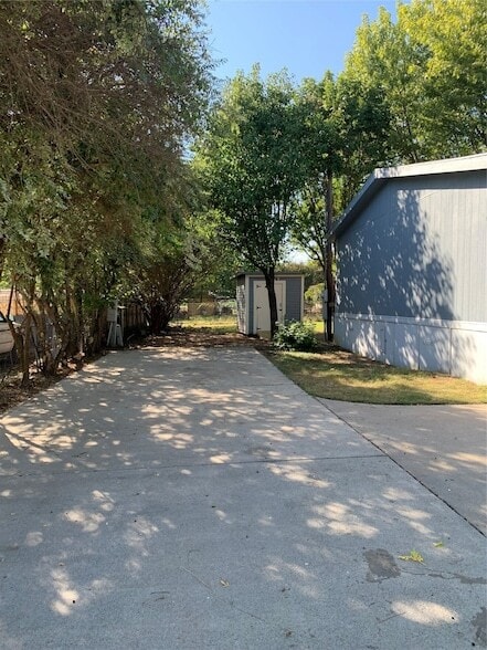 Building Photo - 1412 Sheri Ln S