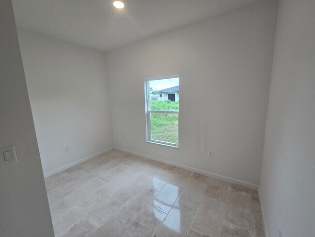Building Photo - BRAND NEW 3/2/1 -SW LEHIGH ACRES FL
