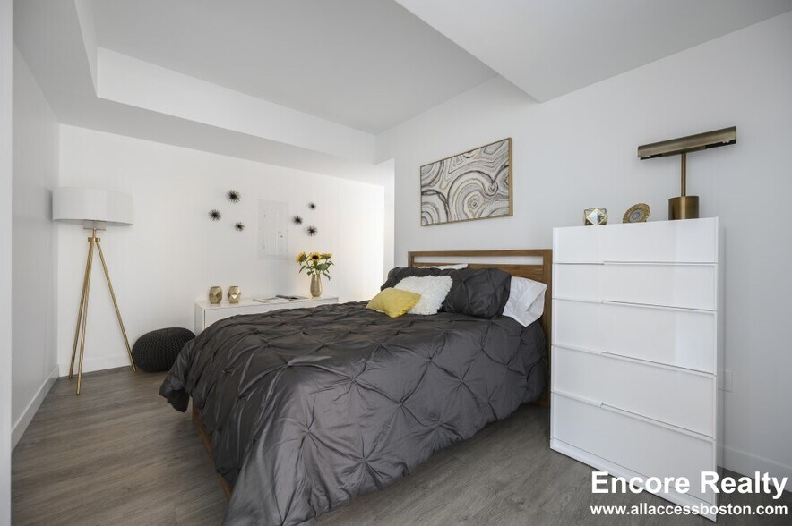 Building Photo - 425 Massachusetts Ave